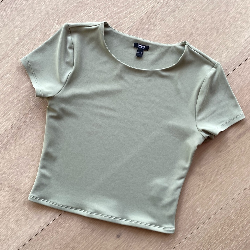 Express Body Contour High Compression Matte 90's Cropped Tee Sage Green Small